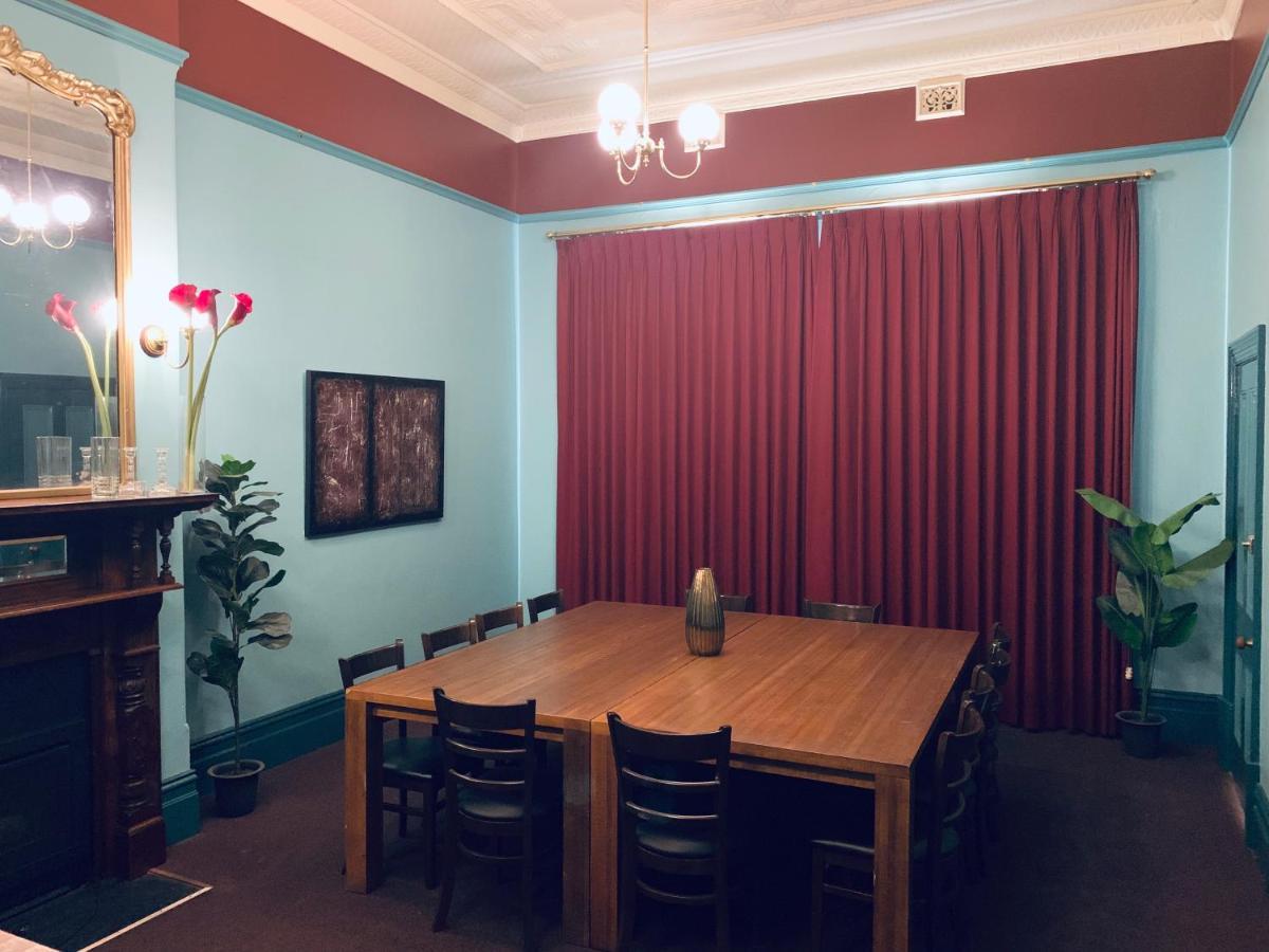 Готель Rochester Tavern Екстер'єр фото